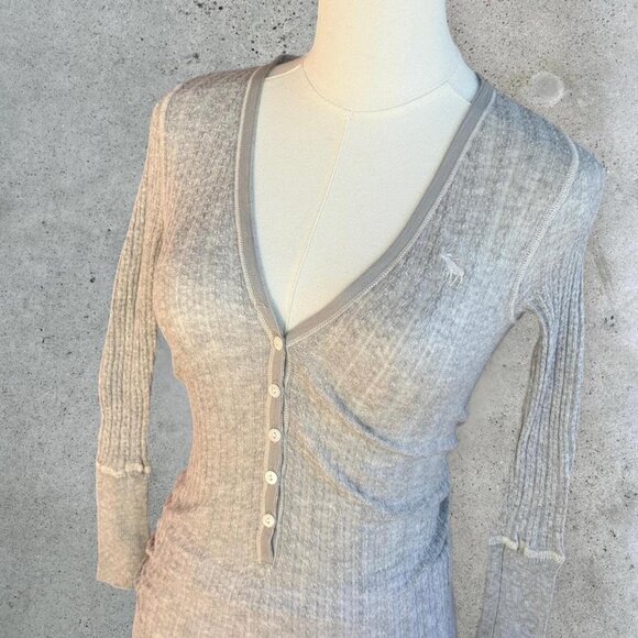 Grey Abercrombie and Fitch henley top - Picture 3 of 6